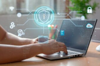 Datenschutz Schweiz 2025: Experten-Analyse des revidierten DSG, der eID-Einführung und der KI-Regulierung. Was Bürger und Unternehmen wissen müssen.