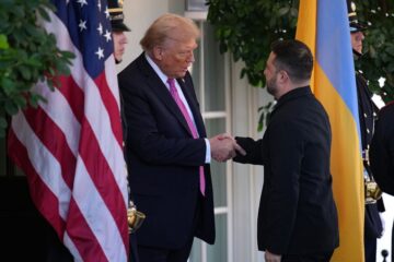 Nach einem angespannten Treffen mit Wolodymyr Selenskyj, bei dem Kiew keine Tomahawk-Raketen erhielt, schlägt Donald Trump die Teilung des Donbass vor, um den Ukraine-Krieg zu beenden.