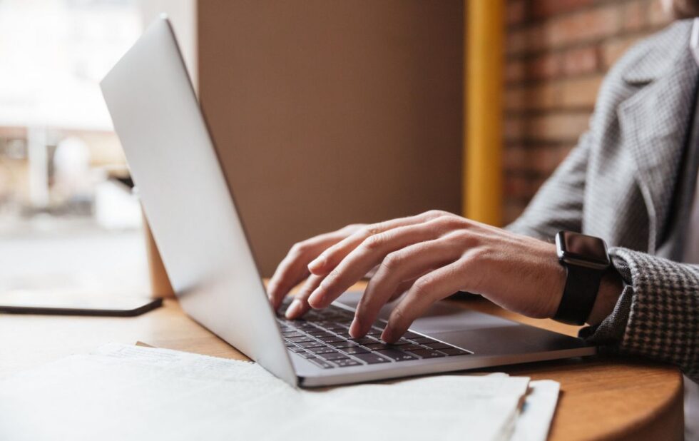 Ihr Smartphone oder Notebook ist langsam? Erfahren Sie die Ursachen und die besten Sofortmaßnahmen. Tipps zu Upgrades, Cache-Reinigung und Service in der Schweiz.