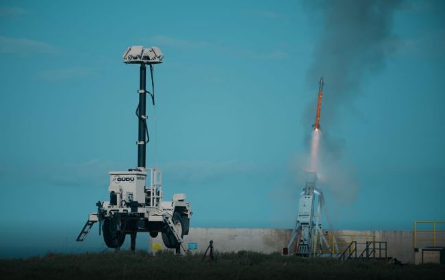 Die Türkei hat ihr neues Luftabwehrsystem GÖKSUR erfolgreich getestet. Die Rakete traf ein Ziel in 11 km Entfernung. Entwickelt von ASELSAN,