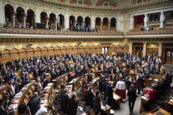 Wahlbarometer Zürich & Bern 2025 zeigt: SVP gewinnt an Einfluss, Grüne verlieren. Aktuelle Trends, Umfragen, Analyse und Tipps für Wähler.