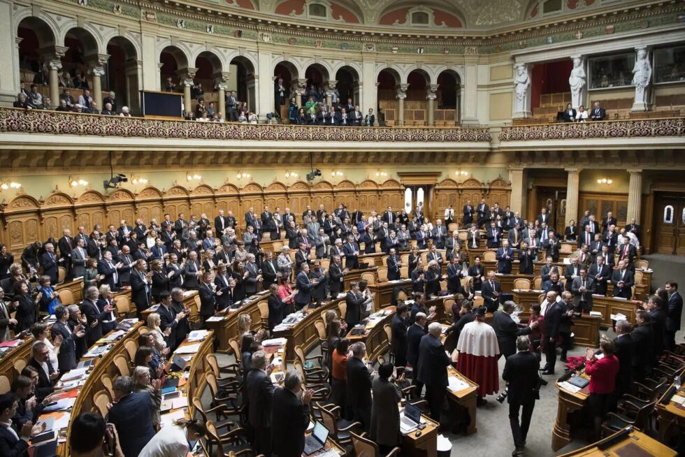 Wahlbarometer Zürich & Bern 2025 zeigt: SVP gewinnt an Einfluss, Grüne verlieren. Aktuelle Trends, Umfragen, Analyse und Tipps für Wähler.