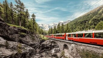 Panoramazüge der Schweiz: Erleben Sie den Glacier Express und Bernina Express mit allen Fakten zu Route, UNESCO-Viadukten und Preisen.