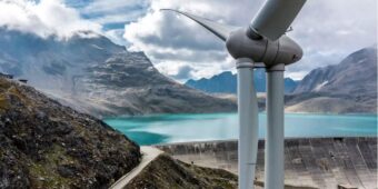 CleanTech Schweiz: Investitionen in erneuerbare Energie, CO2-Abscheidung (CCS) und alpine Effizienz. Fakten zur Energiestrategie 2050 und Tourismus-Lösungen.
