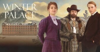 Winter Palace ist die erste SRG/Netflix-Serie. Erfahren Sie, wie die Kooperation die Schweizer Filmbranche nach der Lex Netflix (4%-Pflicht) verändert und welche "Swissness" geboten wird.