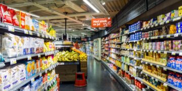 Der Guide zu Superm&auml;rkten in der Schweiz: Erfahren Sie die Regeln, Preise, &Ouml;ffnungszeiten und die besten Lifehacks f&uuml;r den Wocheneinkauf in der Schweiz.