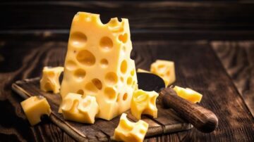 Entdecken Sie die besten Schweizer Käsesorten! Wir zeigen, wo Sie Gruyère, Emmentaler und regionale AOP-Spezialitäten in der Schweiz am besten probieren können.