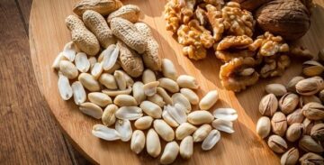 Kalorienarme Nüsse wie Kastanien, Pistazien, Mandeln und Cashews helfen beim Abnehmen und liefern wertvolle Nährstoffe für Energie und Gesundheit.