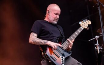 Schock für Limp Bizkit-Fans: Sam Rivers, der Bassist und Mitbegründer der Nu Metal-Band, ist im Alter von 48 Jahren verstorben. Die Band nennt ihn "die Seele im Sound".