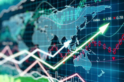 Umfassender Guide zur Digitalisierung der Wirtschaft durch KI. Analyse der Anwendungsbereiche in KMUs und Großunternehmen sowie der Rolle der Schweiz.