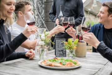 Die besten Weinfeste Schweiz im Oktober 2025. Entdecken Sie Top-Destinationen in Waadt, Wallis und Thurgau, beste Weine und Reisetipps.