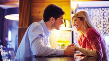 Erfahren Sie, welche Verhaltensweisen beim ersten Date Deutsche abschrecken: Offenheit, Handy, Ex-Partner. Tipps für einen gelungenen ersten Eindruck.