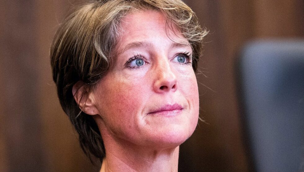 Dänisches Gericht untersagt Christina Block den Kontakt zu Klara und Theodor (traumatisiert). Vater Stephan Hensel erhält alleiniges Sorgerecht. Kein Rechtsmittel mehr.