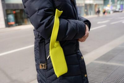 Apples neue „Pocket“-iPhone-Hülle im Wert von 250$ ist innerhalb weniger Tage komplett ausverkauft. Bloomberg bestätigt die phänomenale Nachfrage.