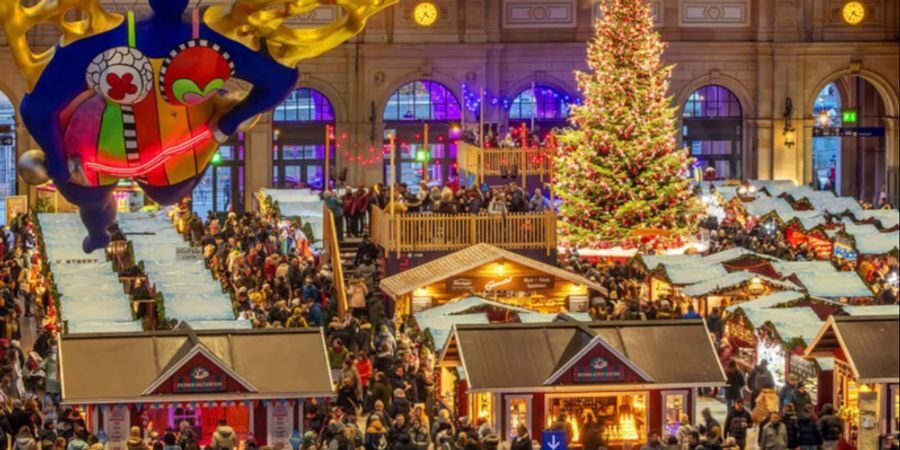 Bargeld-Verbot Zürcher Weihnachtsmarkt: Der Veranstalter ruderte zurück. Trotz Androhung von 500 CHF Strafe wird ab 20. Nov 2025 Bargeld akzeptiert. Alle Infos hier.