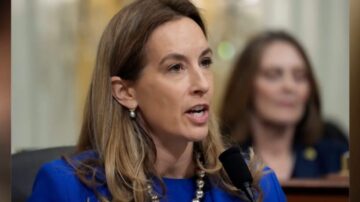 Demokratin Mikie Sherrill gewinnt Gouverneursrennen in New Jersey gegen den von Trump unterstützten Jack Ciattarelli. Der Sieg gilt als wichtiges nationales Signal.