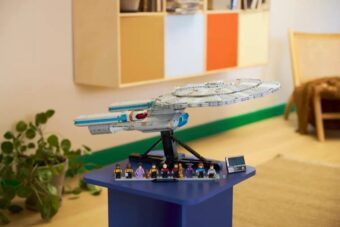 Lego bringt das erste Star-Trek-Set in die Schweiz: Die Enterprise-D (3600 Teile) aus „The Next Generation“. Erhältlich ab dem 28. November für voraussichtlich 399 CHF.
