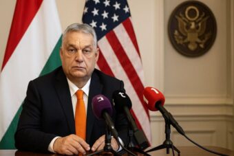 Orban behauptet, Trump habe ihm Schutz vor „spekulativen Attacken“ auf den Forint garantiert. Das Weiße Haus schweigt. Hintergrund ist eingefrorenes EU-Geld.