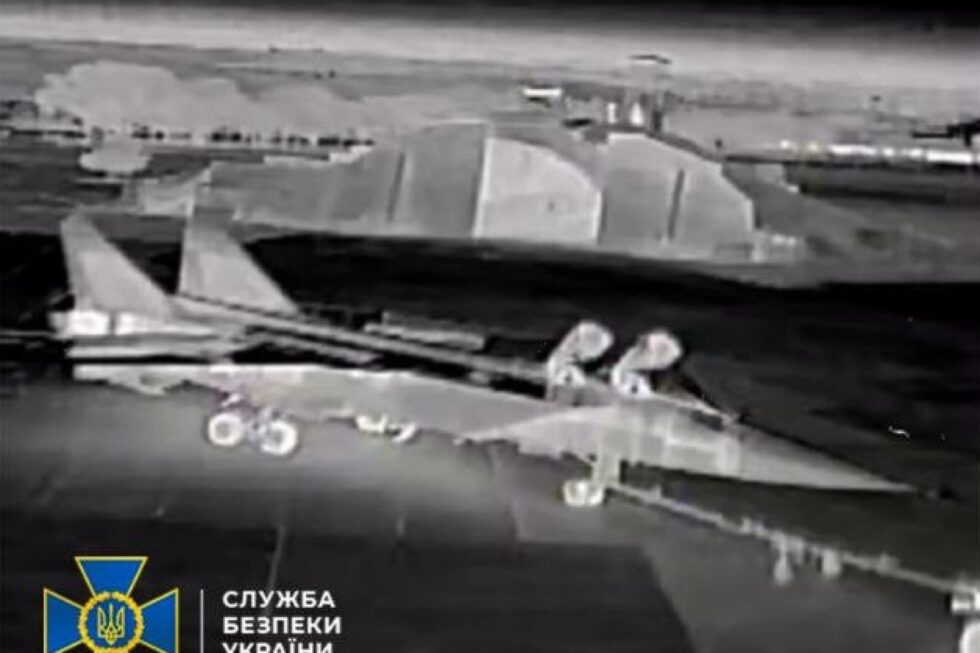 Angriff ukrainischer Drohnen auf den Militärflugplatz Belbek auf der Krim und neue Pläne zu Sicherheitsgarantien für die Ukraine. Fakten, Zeitpunkt und internationale Einordnung.