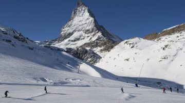 Schweizer Skigebiete (Zermatt, Davos) öffneten nach 50 cm Schnee früher (20.11.25). Es gilt Lawinenwarnstufe 4.