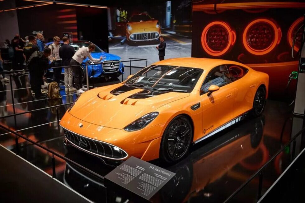 Mercedes und Yasa entwickeln Axialfluss-Radmotoren, deren Rekuperation starke Hinterradbremsen ersetzen und das Fahrzeuggewicht um bis zu 500 kg reduzieren könnte.