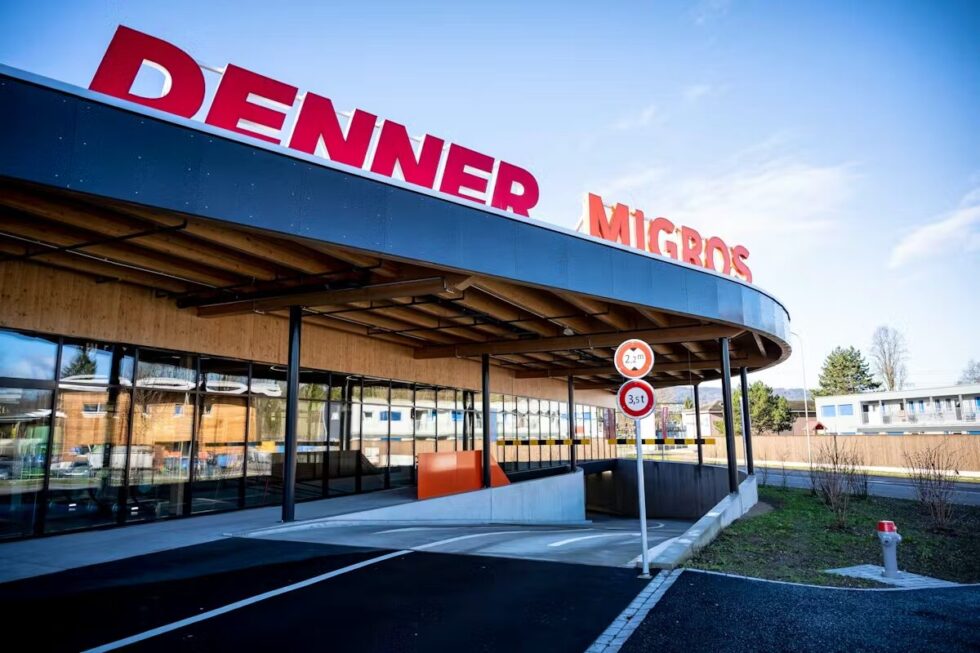 Migros & Feldschlösschen im Preiskampf: Lieferstopp leert Bierregale bei Denner und Migrolino. Alles über gescheiterte Verhandlungen und betroffene Marken wie Somersby.