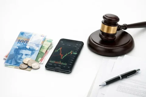 Ein ehemaliger Senior-H&auml;ndler der St. Galler Kantonalbank nutzte internes Wissen f&uuml;r private Gewinne. Die Bundesanwaltschaft verurteilte ihn wegen Insiderhandels per Strafbefehl.