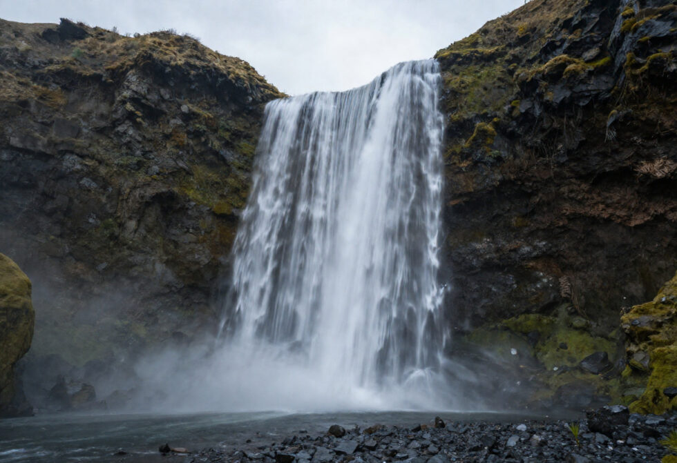 Exklusive Analyse: Wie Icelandair mit dem "Worst Photographer" Job 2026 die Reisebranche revolutioniert. Psychologie, Algorithmen und die ökonomischen Folgen für Island.