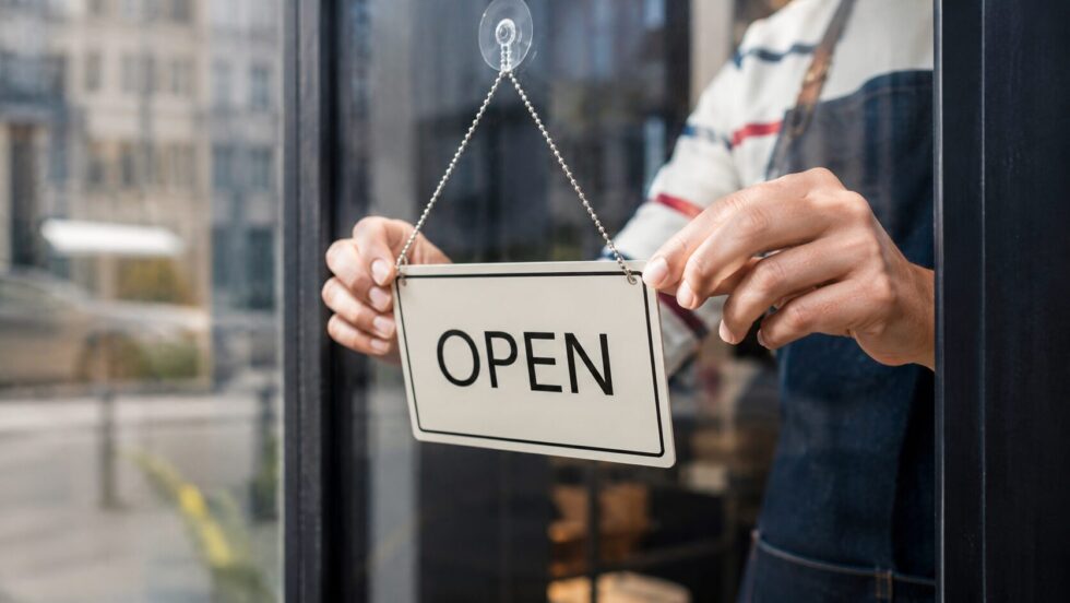 Was ist an Auffahrt 2026 in der Schweiz offen? Übersicht zu Läden, Apotheken, ÖV und Restaurants in Zürich, Genf, Bern und Basel – Zeiten, Regeln und praktische Tipps.