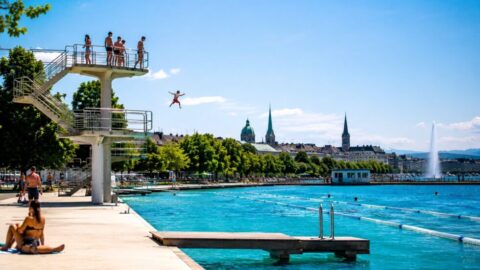 Badis in Z&uuml;rich, Genf und Bern starten in die Sommersaison 2026. Alle wichtigen Informationen zu &Ouml;ffnungszeiten, Eintrittspreisen, Familienkarten und den beliebtesten Freib&auml;dern im &Uuml;berblick.