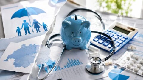 Krankenkasse Schweiz 2026: Wann sich ein Wechsel lohnt, wie Pr&auml;mien steigen und mit welchen Strategien Versicherte Kosten effektiv senken k&ouml;nnen.