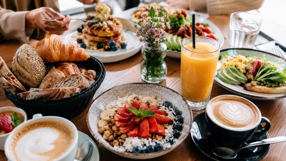 Brunch Zürich, Genf, Bern: Die besten Orte für Frühstück am Wochenende, Reservierungstipps, Preise, Zeiten und Insider-Adressen für Top-Brunch in der Schweiz.
