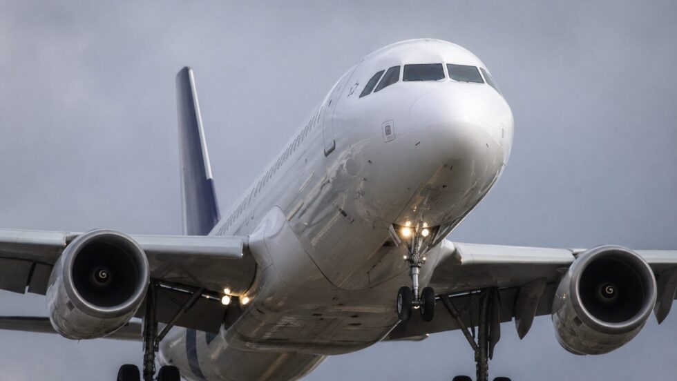 Skyguide reduziert am Flughafen Zürich die Anflugkapazität nach einem fehlerhaften Software-Update. Verspätungen, technische Details und Auswirkungen auf Flüge im Überblick.