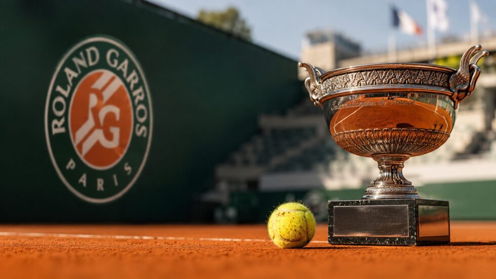 Roland Garros 2026 endet mit Alexander Zverevs erstem Grand-Slam-Titel. Der Deutsche besiegt Flavio Cobolli in fünf Sätzen und gewinnt 2,75 Millionen Euro Preisgeld in Paris.