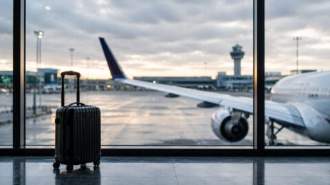 Ein Eurowings-Flug ab Zürich endet für einen 13-jährigen Passagier am Gate. Streit um Handgepäck, Zahlungsregeln und ein neues Ticket sorgt für Diskussionen über den Umgang mit Minderjährigen.