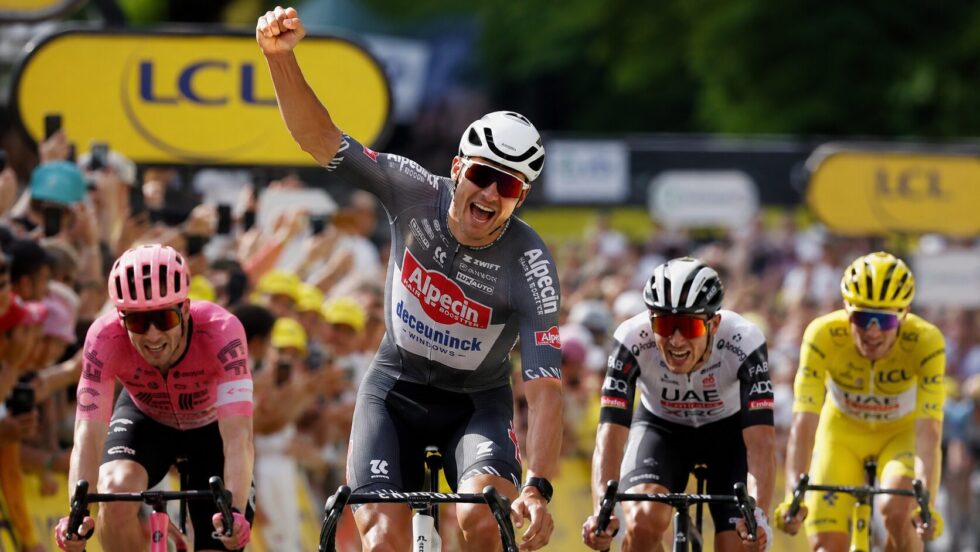 Mathieu van der Poel hat die verkürzte 9. Etappe der Tour de France 2026 in Ussel im Sprint der Ausreissergruppe gewonnen. Tadej Pogačar bleibt im Gelben Trikot. Alle Fakten und Stimmen auf nume.ch.