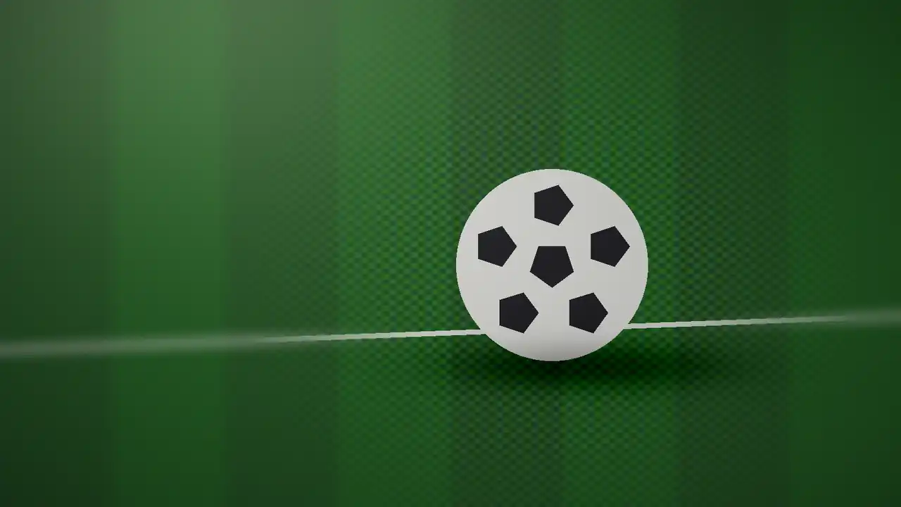 Bern am Wochenende: Fussball auf dem Rasen unter Flutlicht in Nahaufnahme