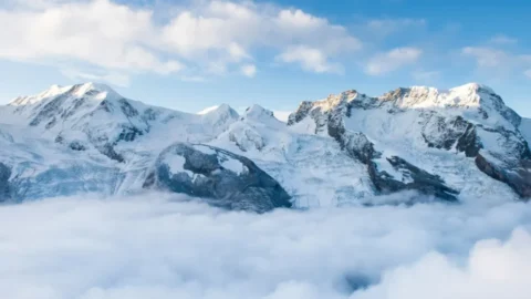 Br&uuml;ckentage 2027 in der Schweiz: Berge &uuml;ber dem Nebelmeer