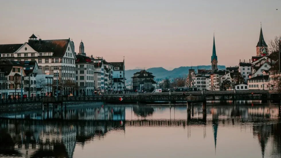 November 2026 in der Schweiz: Z&uuml;rich am Wasser im Sp&auml;therbst