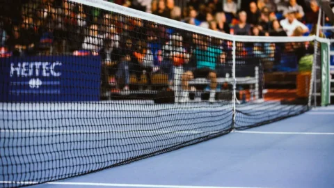 Swiss Indoors Basel 2026: Tennisnetz vor dem Start der Teilnehmer